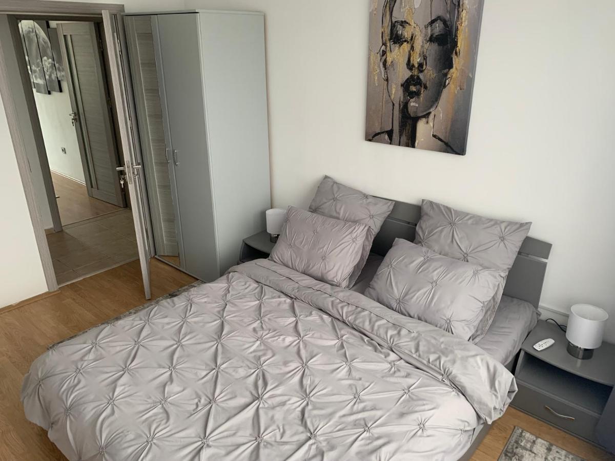 Victoriei Boulevard Private Apartment Braşov Exterior foto