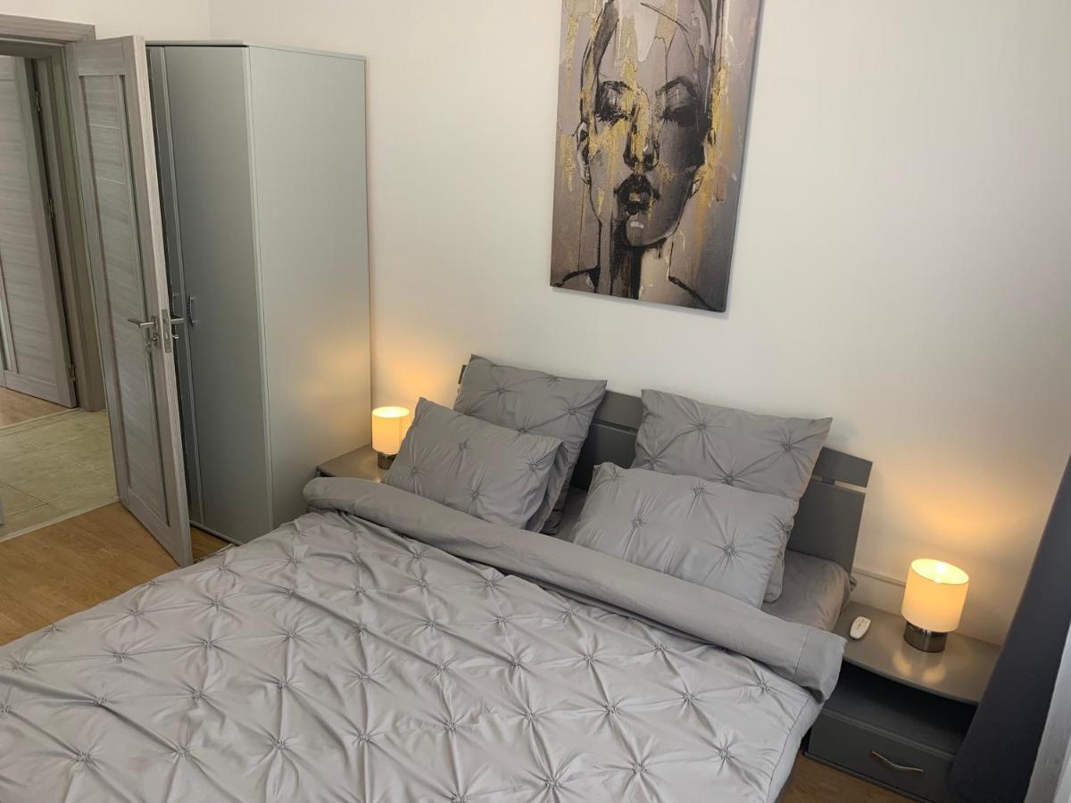 Victoriei Boulevard Private Apartment Braşov Exterior foto